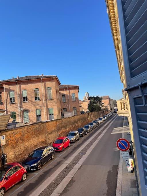 Minimal Studio Con Travi A Vista Piacenza Exteriör bild