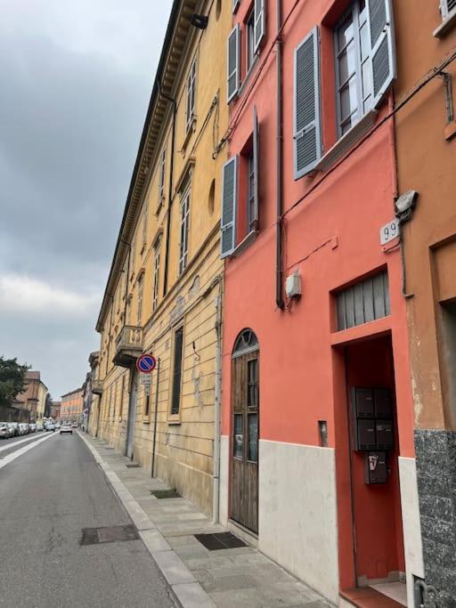 Minimal Studio Con Travi A Vista Piacenza Exteriör bild